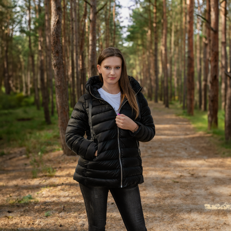 Kurtka damska zimowa puchowa z kapturem LIVIGNO czarna