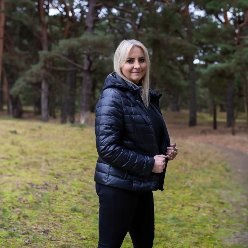 Kurtka damska zimowa z naturalnego puchu z kapturem ORTA