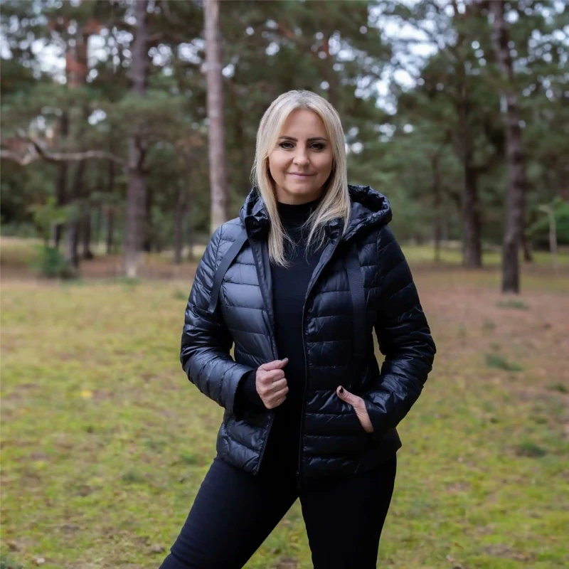 Kurtka damska zimowa z naturalnego puchu z kapturem ORTA