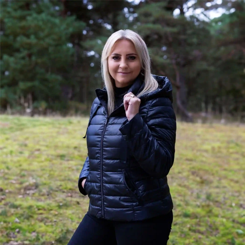 Kurtka damska zimowa z naturalnego puchu z kapturem ORTA