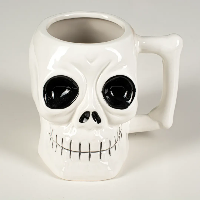 Kubek czaszka z uchwytem w kształcie kości, prezent Captain Mike 450 ml