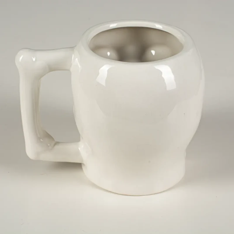 Kubek czaszka z uchwytem w kształcie kości, prezent Captain Mike 450 ml