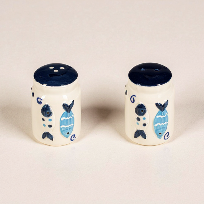 Solniczka ceramiczna morska – granatowo-biała, wypukłe rybki Captain Mike