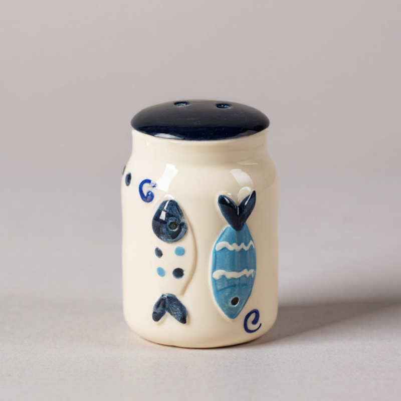 Pieprzniczka ceramiczna morska – granatowo-biała, wypukłe rybki Captain Mike