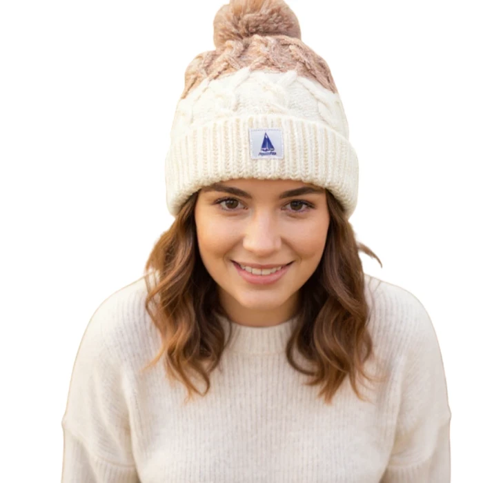 Ciepła czapka damska z grubym splotem i pomponem z naszywką Captain Mike