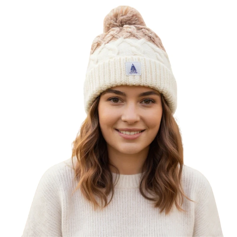 Ciepła czapka damska z grubym splotem i pomponem z naszywką Captain Mike