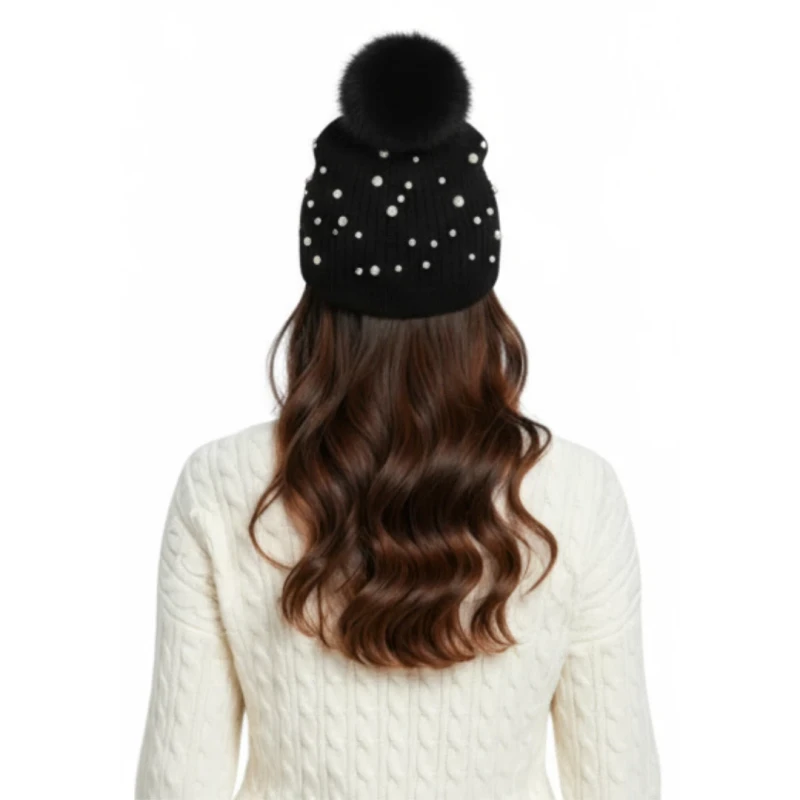 Ciepła czapka zimowa damska z pomponem i koralikami czarna Captain Mike