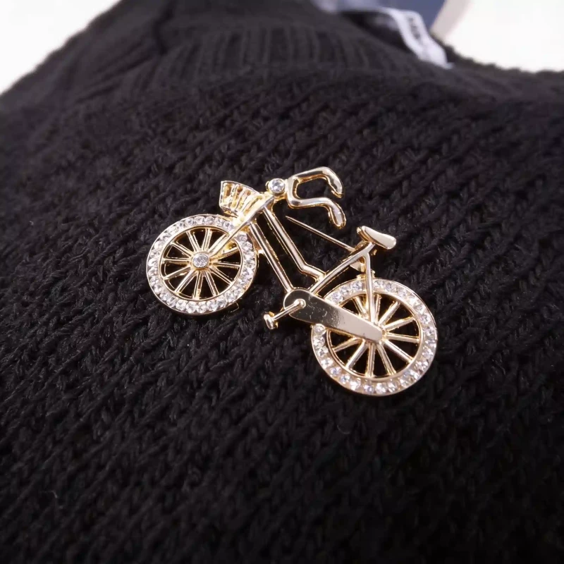 Sweter damski czarny z dekoltem w serek ciepły ONE SIZE Captain Mike